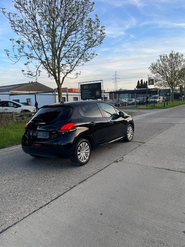 PEUGEOT 208 1.2 BENZINE 2017 DIRECT BESCHIKBAAR, Auto's, Voorwielaandrijving, Stof, Parkeersensor, 1199 cc