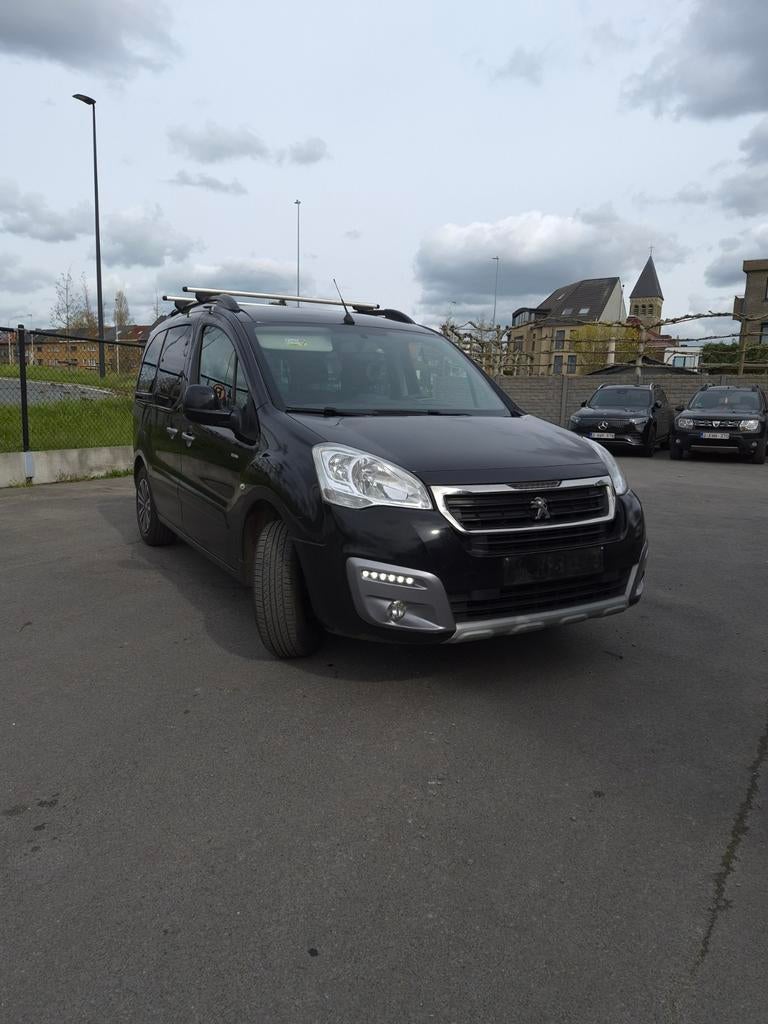 Peugeot partner benzine 2017, Auto's, Trekhaak, 5 deurs, Partner, Te koop