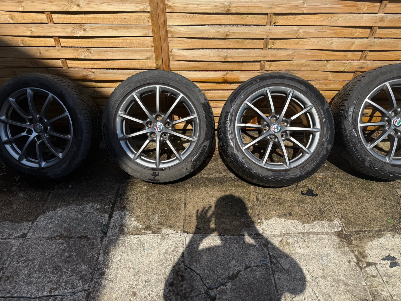 Alfa Romeo Giulia 17 inch velgen met 2 zeer goede banden, Ophalen of Verzenden, 17 inch, All Season, Band(en)