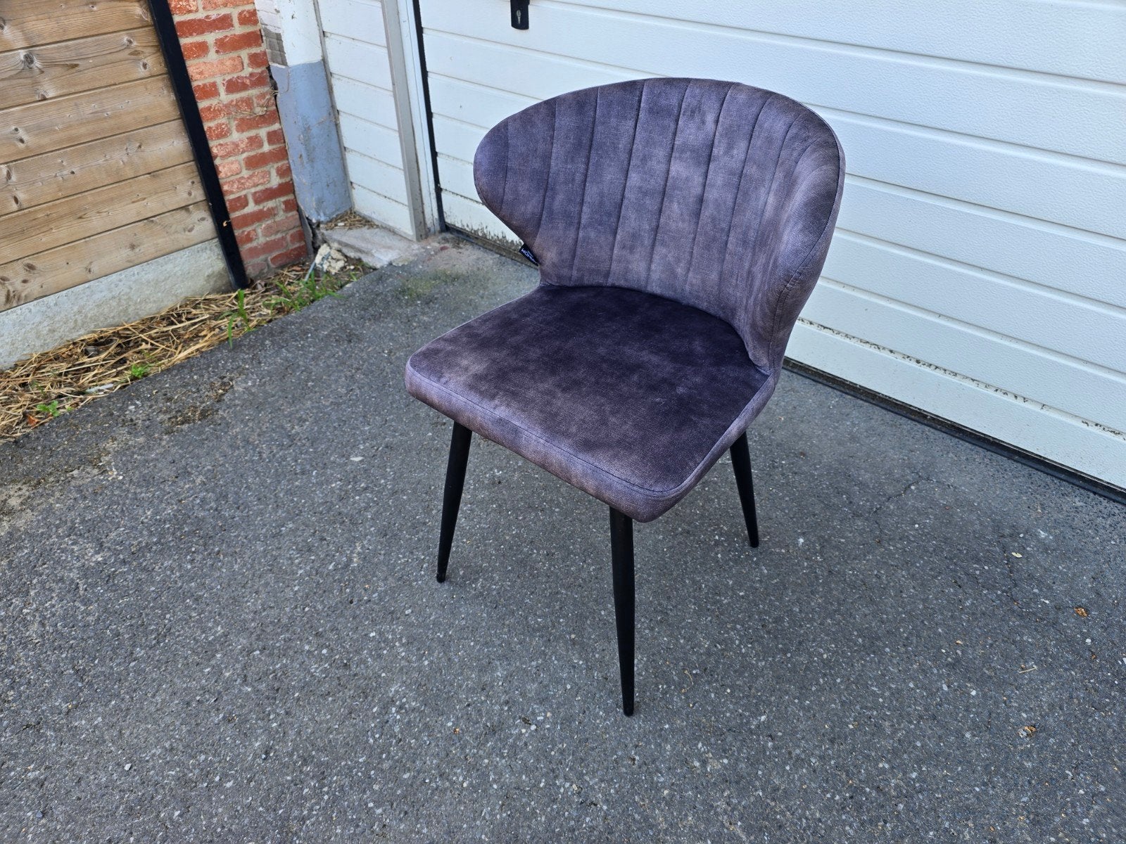 Nieuwe stoelen in grijze velvet, 24x beschikbaar a €55/st, Huis en Inrichting, Stoelen, Ophalen