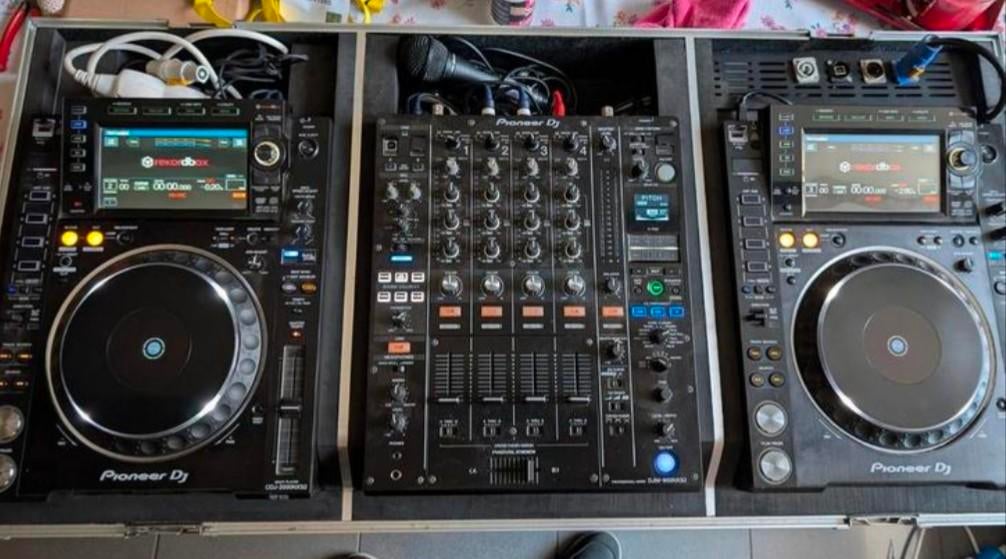 Pioneer set 2x cdj2000 nxs2 en 1x dịm900 nxs2 + flightcase, Enlèvement, DJ-Set, Pioneer