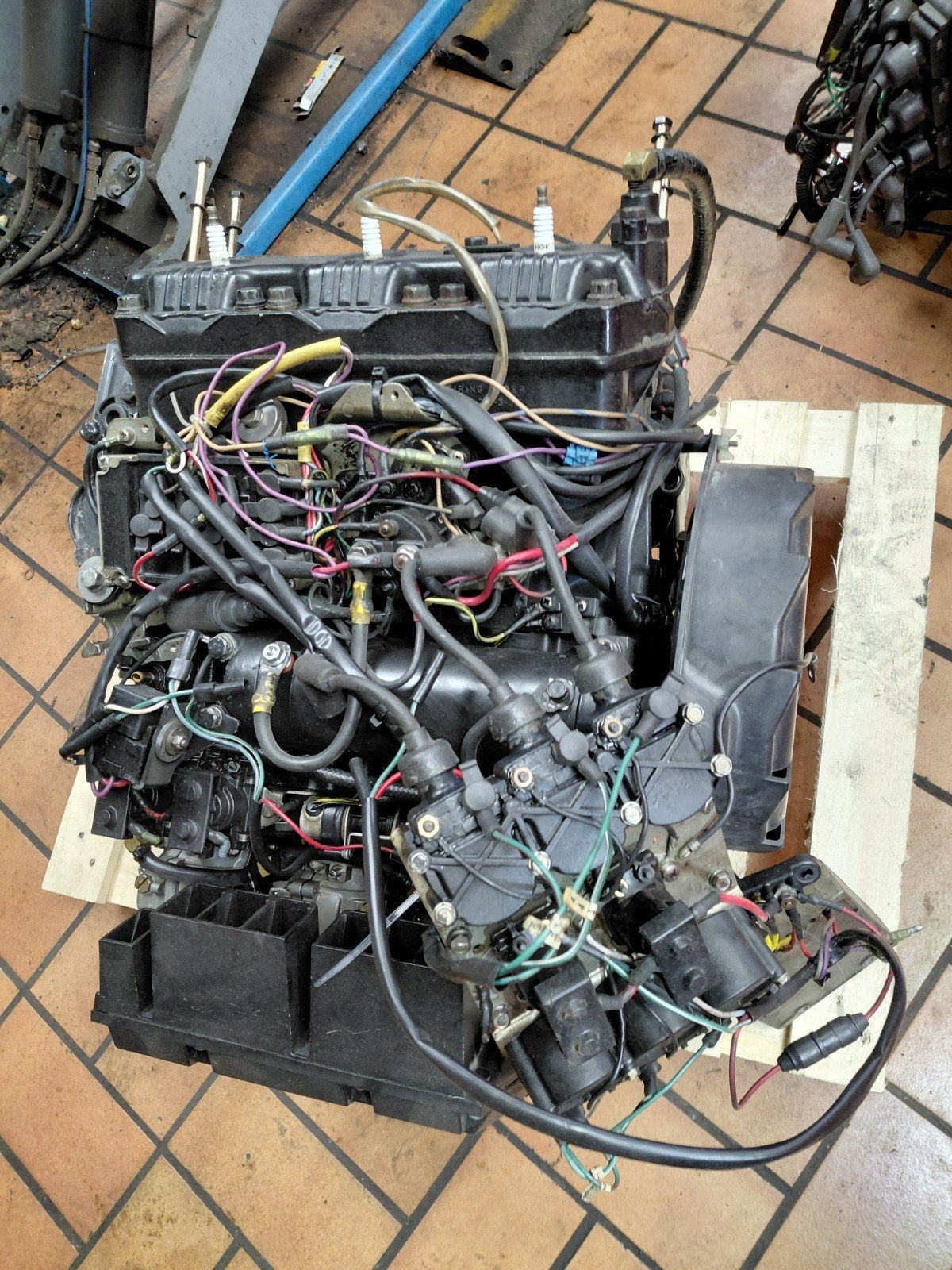 Moteur mercury v6 2.5 2500cc  200cv, Sports nautiques & Bateaux, Bateaux à moteur & Yachts à moteur, Enlèvement