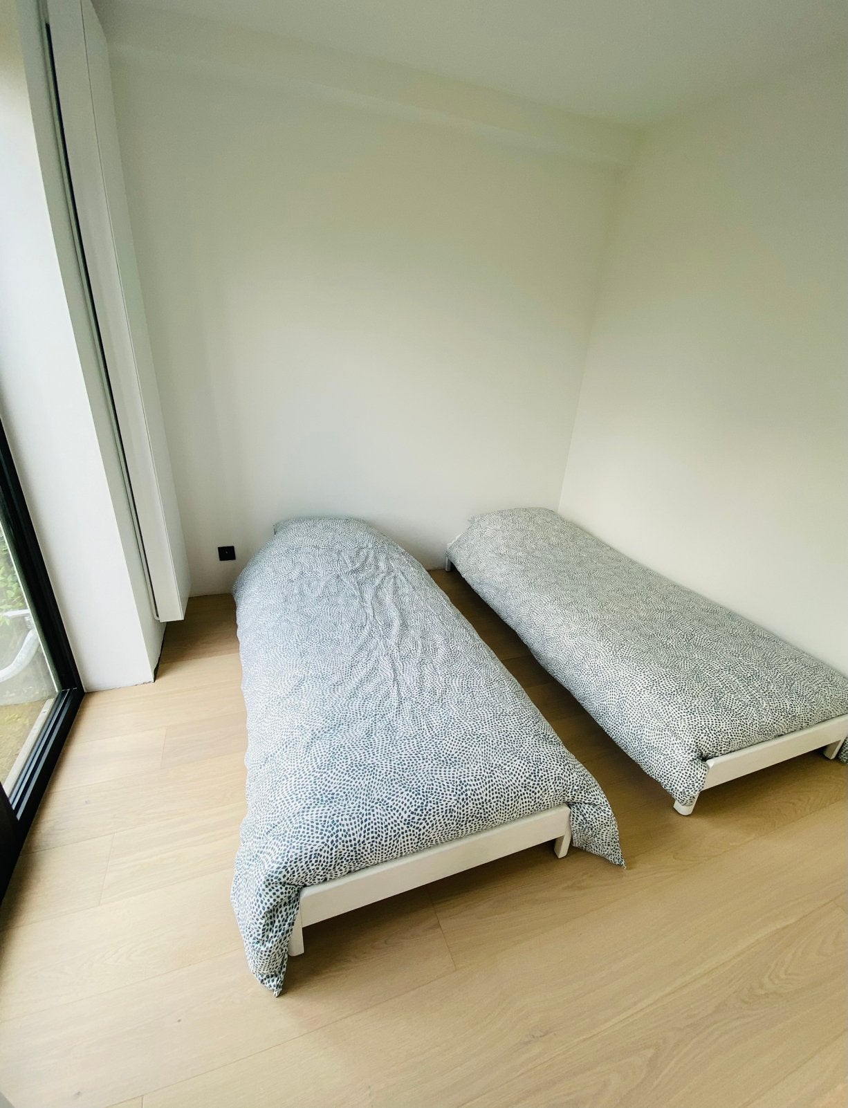 2 stapelbare bedden 80x200 met matrassen, Ophalen, Wit, Tweepersoons, Zo goed als nieuw