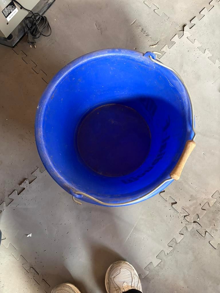 Seau à mélanger pour pêcheurs, Enlèvement