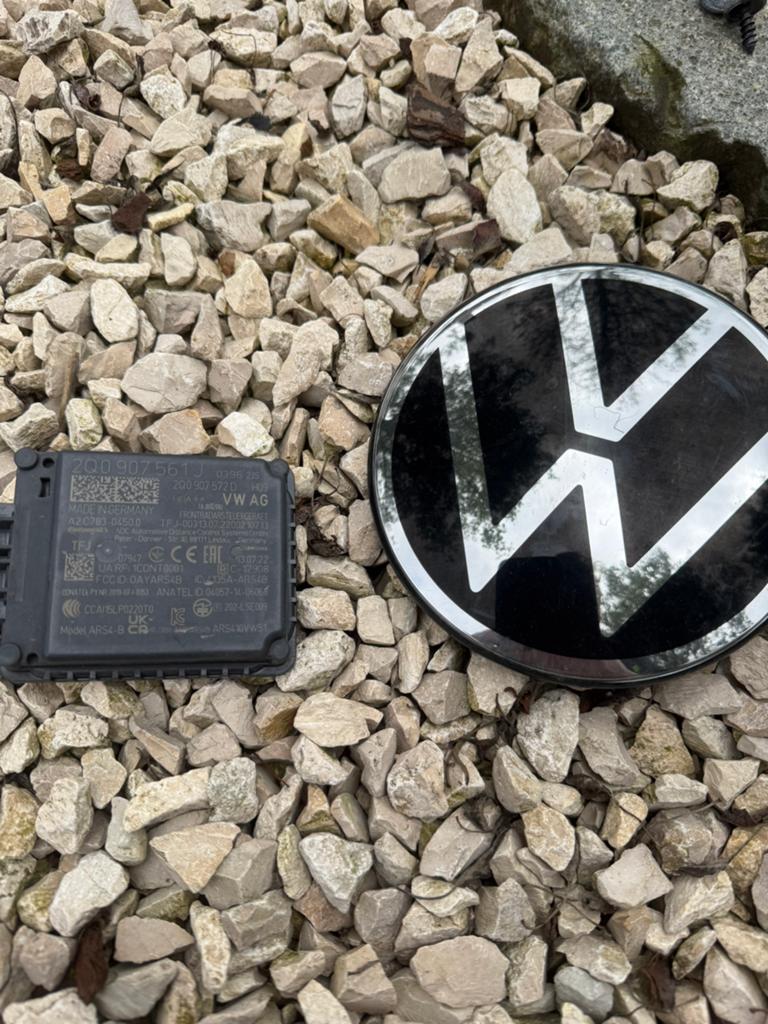 Volkswagen radar sensor 2Q0907561J en of embleem 5h0853601N, Ophalen, Volkswagen