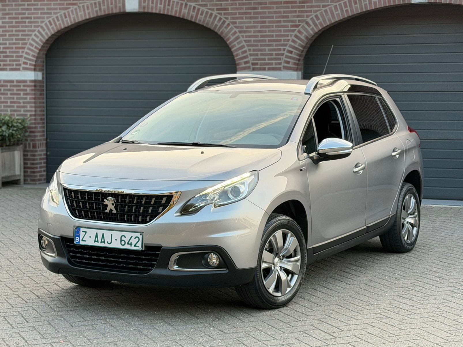 PEUGEOT 2008 STYLE 1.2 BENZINE 81 PK 90.000 KM 1E EIGENAAR!, Auto's, Euro 6, Bedrijf, Handgeschakeld, 5 deurs