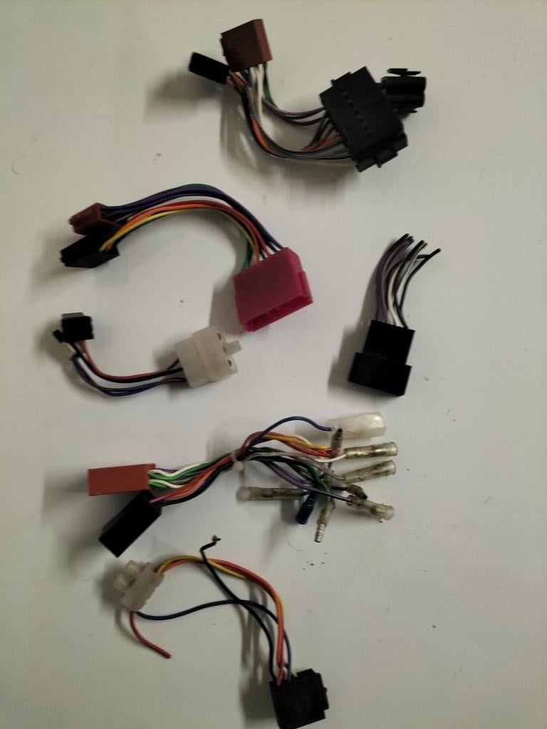 Verschillende Stekkers autoradio, Ophalen