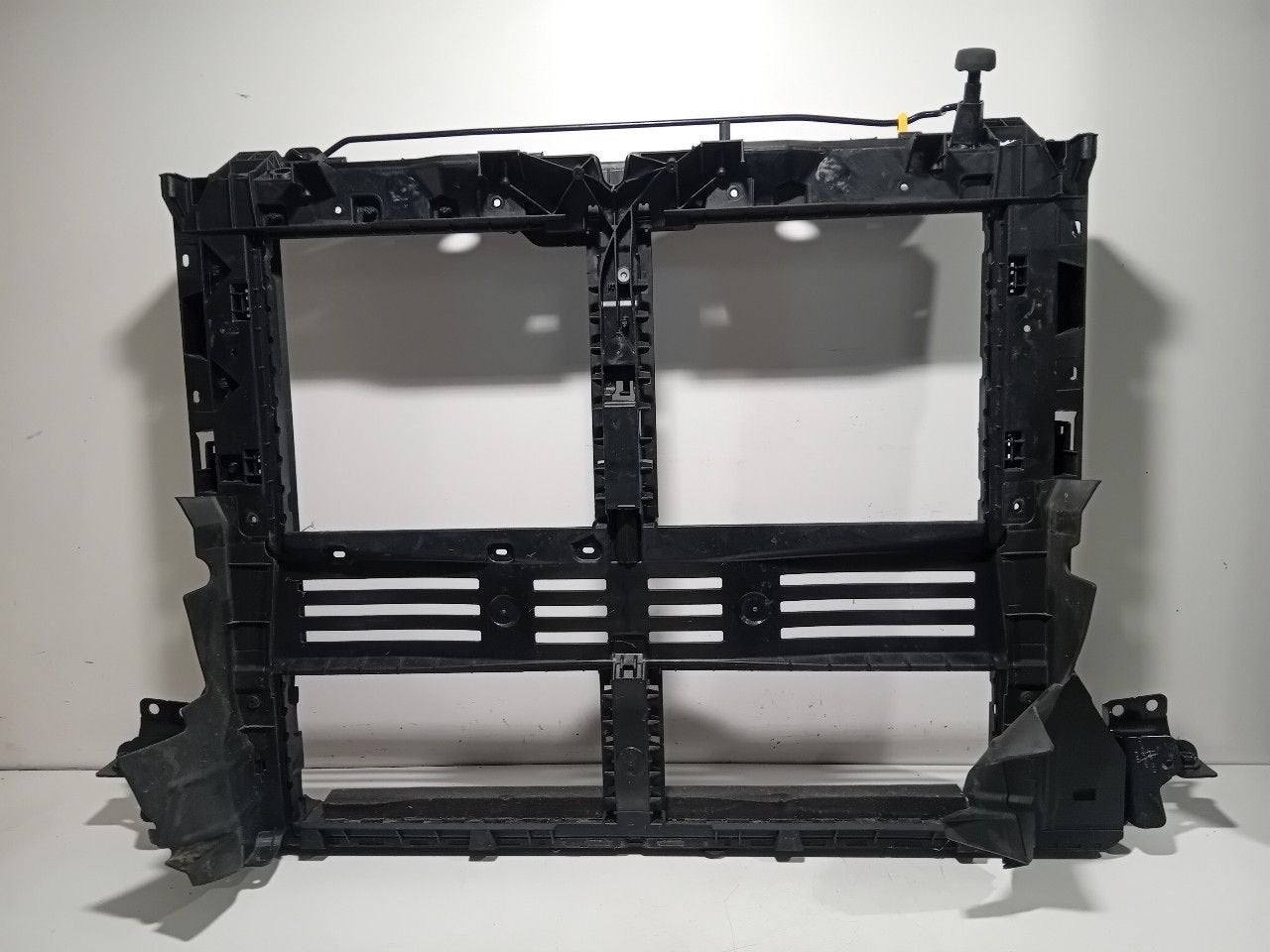 Voorfront slotplaat Ford Transit, Auto-onderdelen, Onderdelen@venauto.nl, Van der Ven Autorecycling B.V., Gebruikt, Ettenseweg 76, 4706 PB Roosendaal, The Netherlands