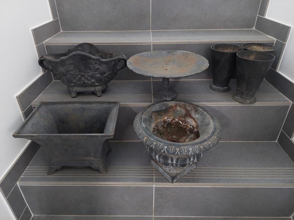 Gietijzeren potten collectie a, Tuin en Terras, Ophalen, Zo goed als nieuw, Metaal