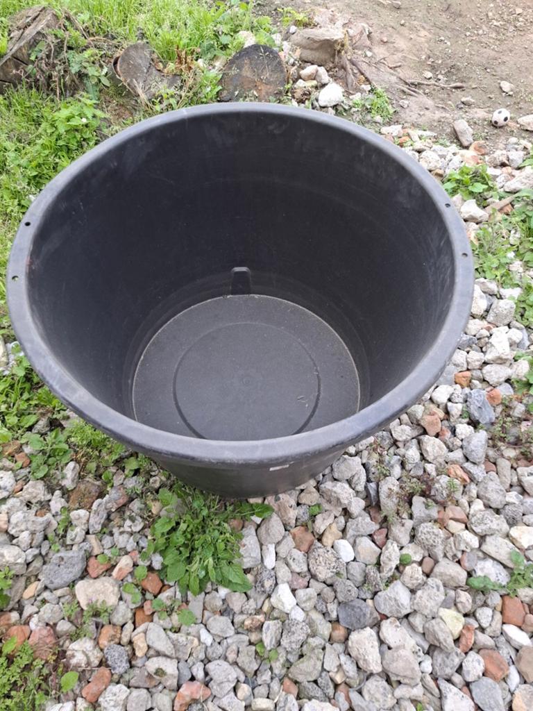 Cuvelle 28o litres etas neuf jamais servis