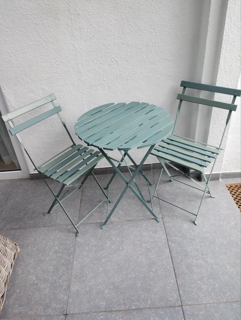 Rond houten tafeltje met twee klapstoelen, Tuin en Terras, Ophalen