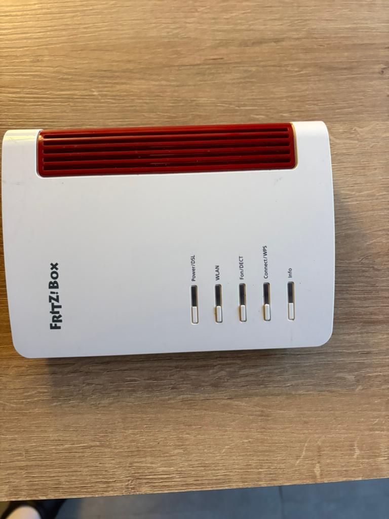 Fritzbox 7530 + wifi Repeater (Mesh) 1200, Enlèvement ou Envoi, Comme neuf, Routeur
