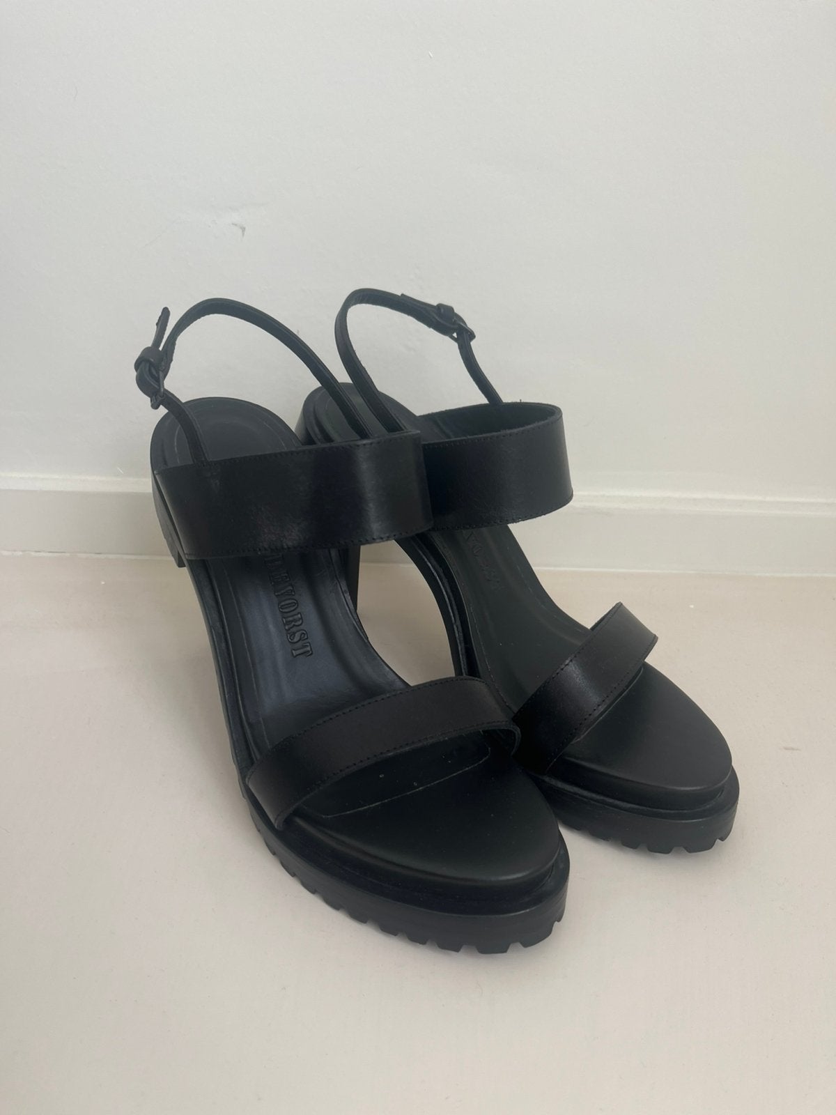 Stiletto pump AF Vandevorst, Kleding | Dames, Schoenen, Pumps, Zwart, Ophalen of Verzenden, Zo goed als nieuw