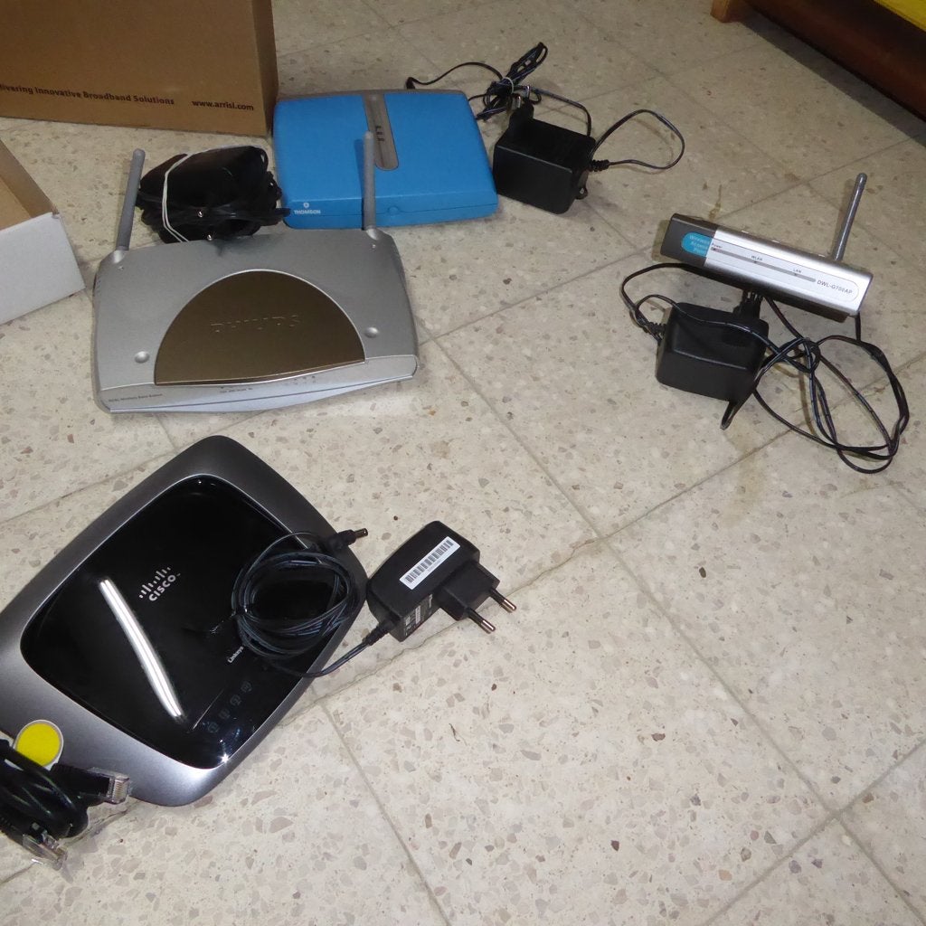Modems, 4 stuks, Computers en Software, Accesspoints, Ophalen of Verzenden, Gebruikt