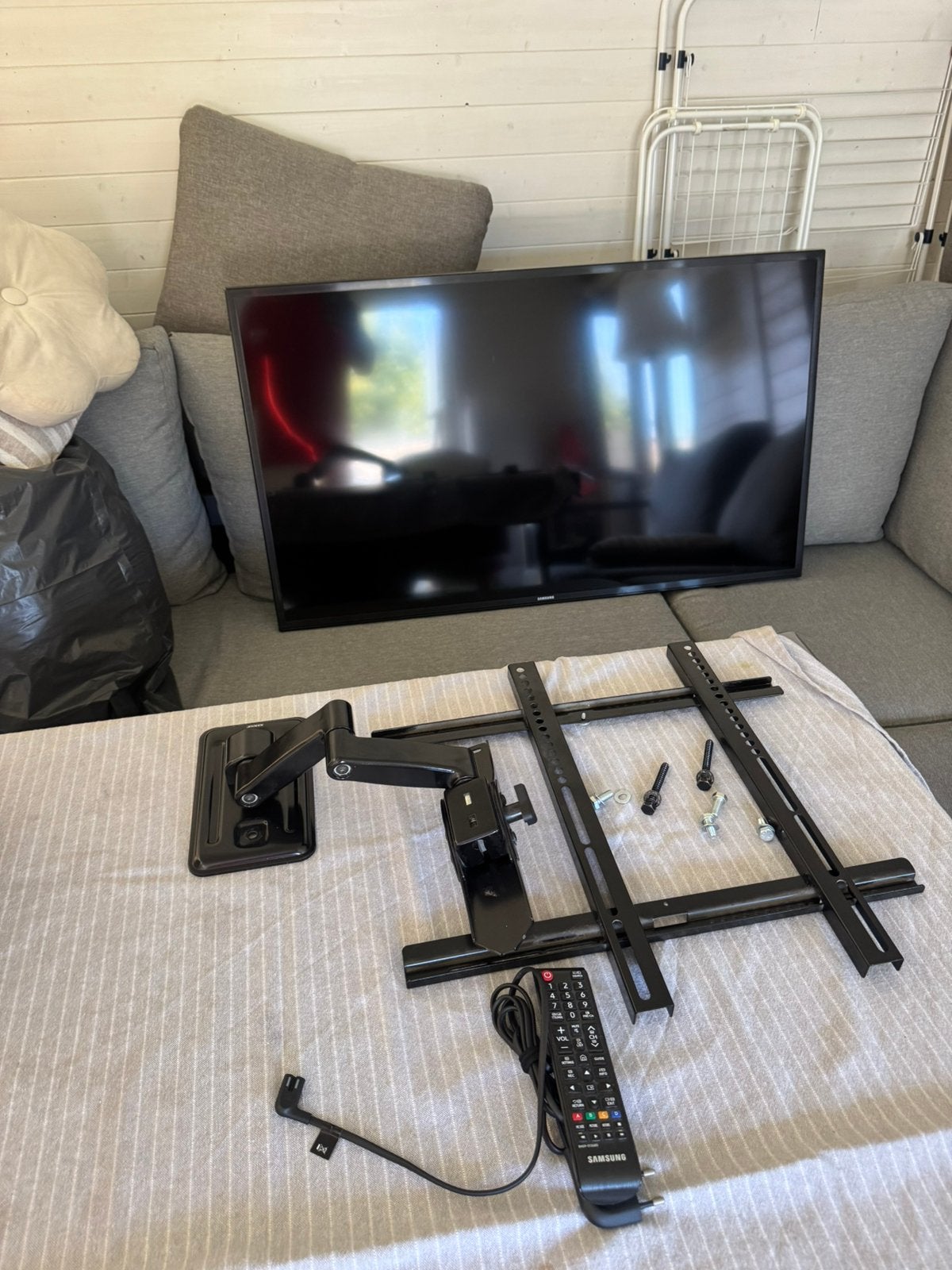 Tv enkel voor op te hangen, Audio, Tv en Foto, Televisiebeugels, Ophalen, Zo goed als nieuw