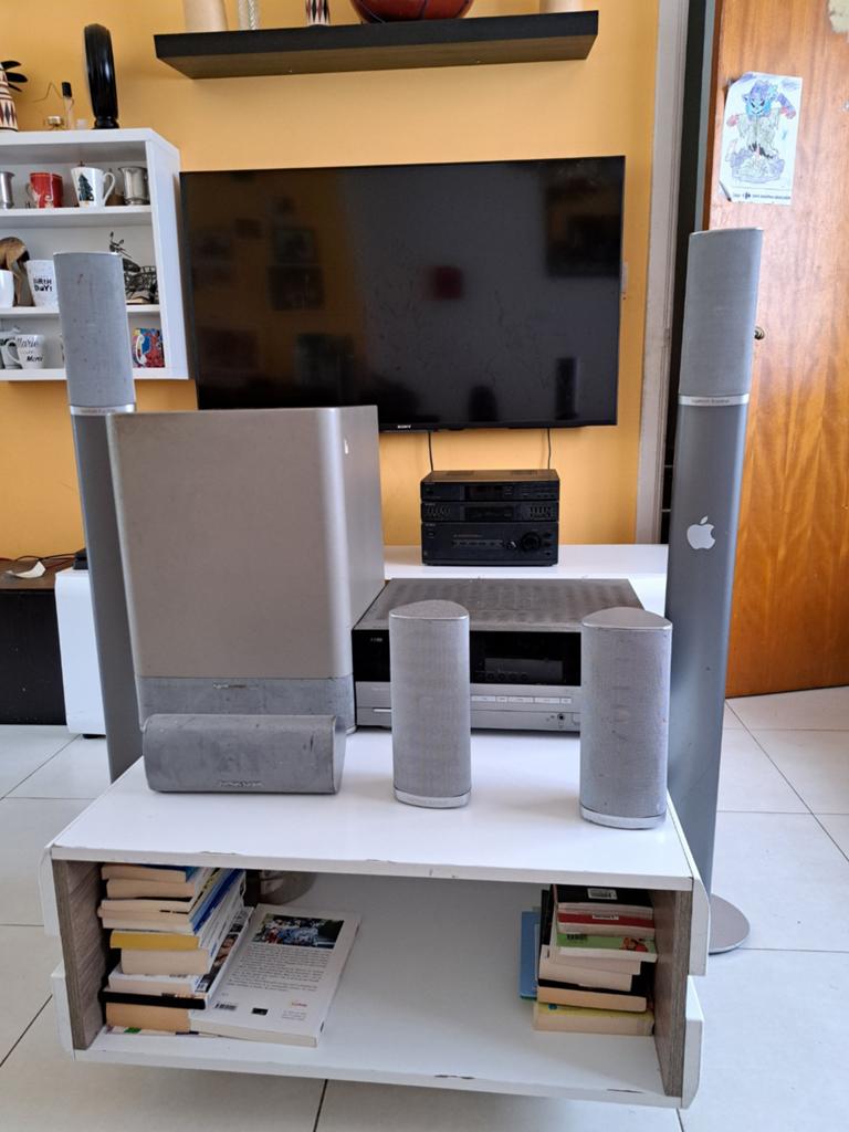 Een Harman Kardon home cinema-luidsprekersysteem, Ophalen