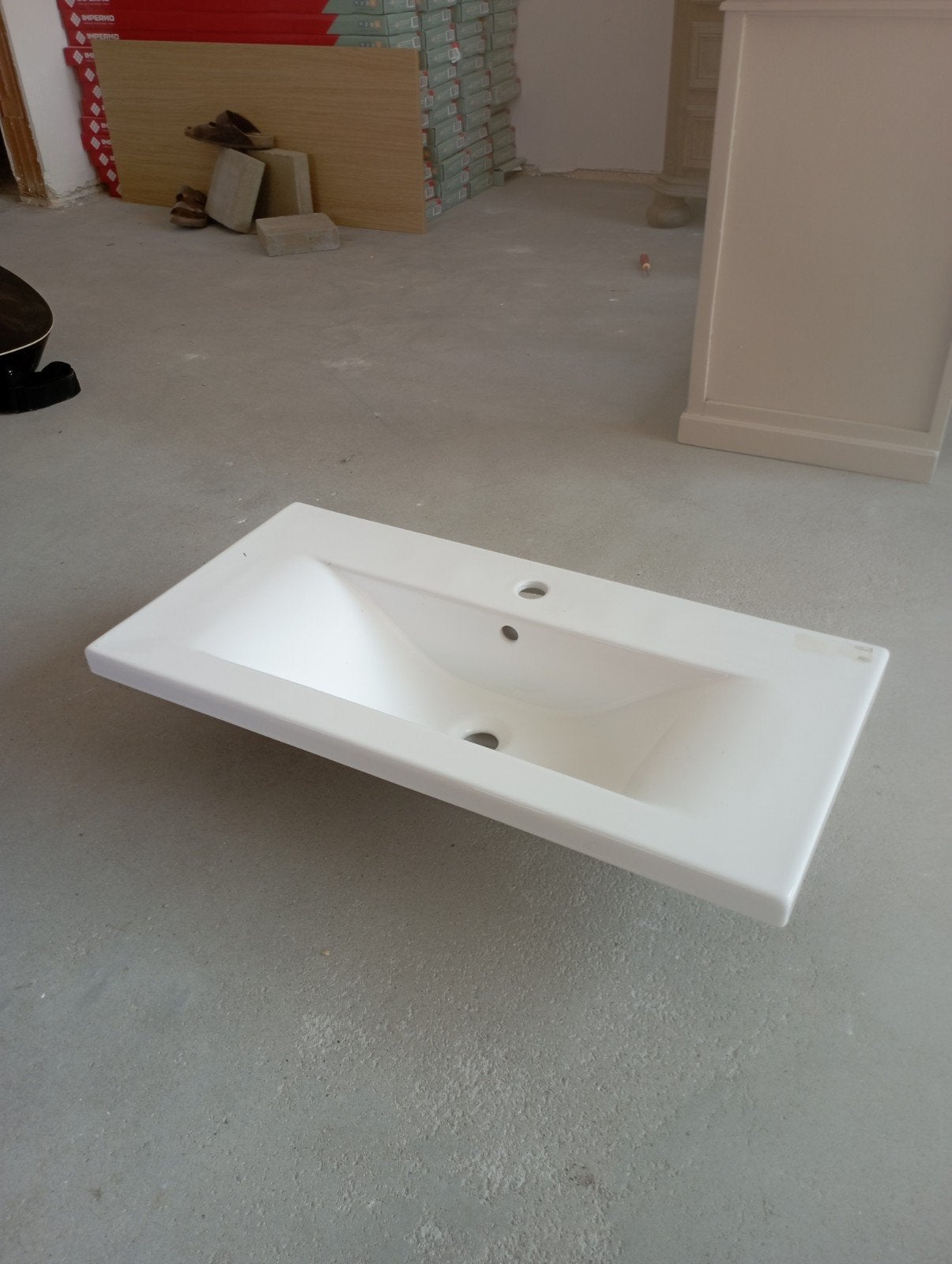 Witte lavabo, Enlèvement