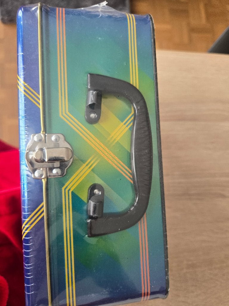 Pokémon Fall 2018 Collector’s Chest Tin, Verzamelen, Overige Verzamelen, Ophalen of Verzenden, Nieuw