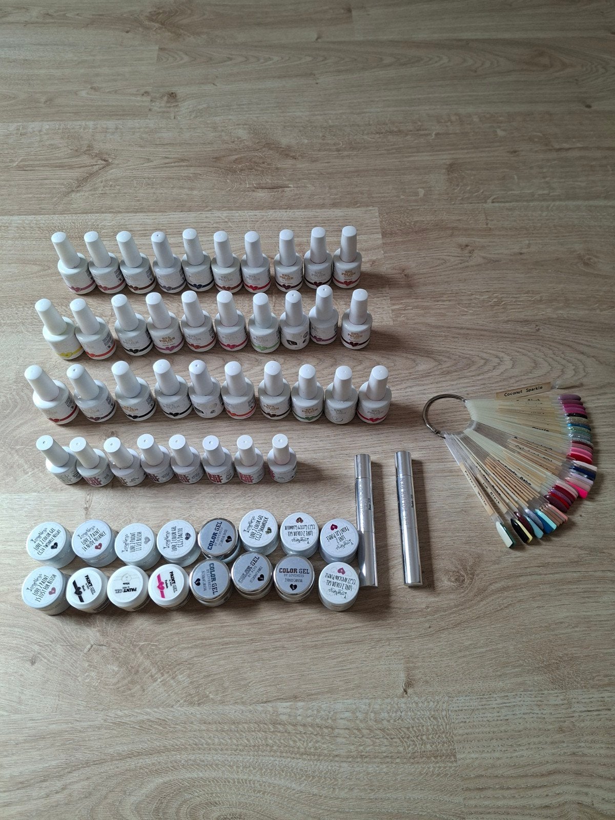 54 potjes gellak van LoveNess, Ophalen