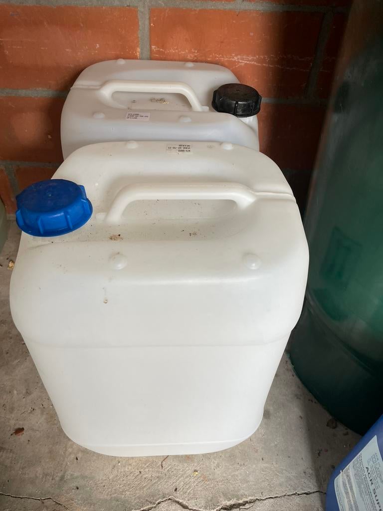 Bidons 25L, Enlèvement, Comme neuf