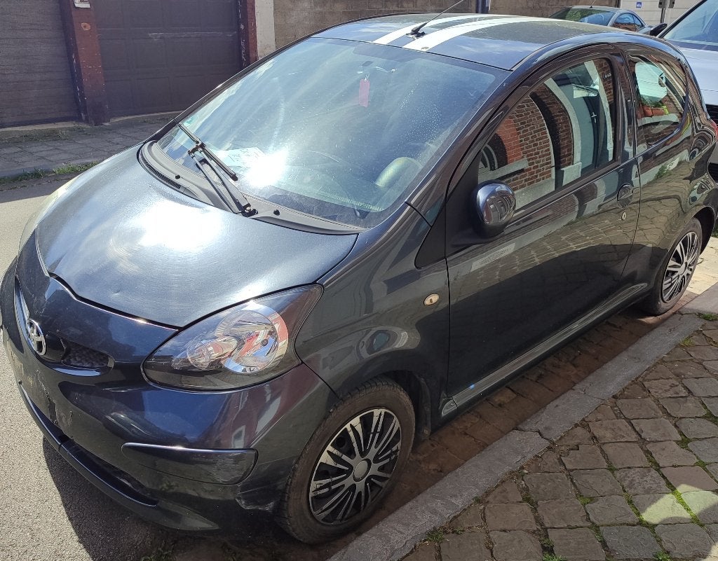Toyota Aygo 2006 – Essence – 210 000 km, Argent ou Gris, Achat, Boîte manuelle, Noir