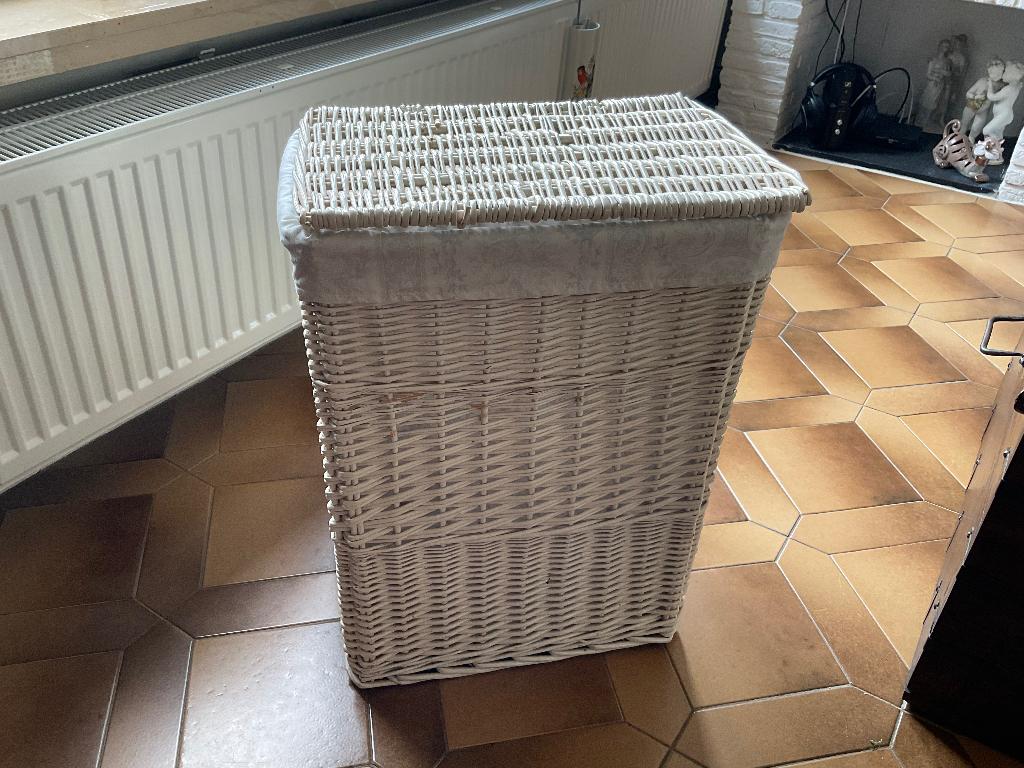 Rotan wasmand / linnenmand, Huis en Inrichting, Badkamer | Badtextiel en Accessoires, Ophalen, Gebruikt