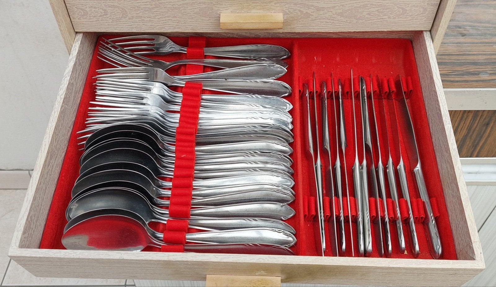Bestekset in houten ladeblok, Huis en Inrichting, Ophalen, Gebruikt, Inox of Chroom, Bestekset