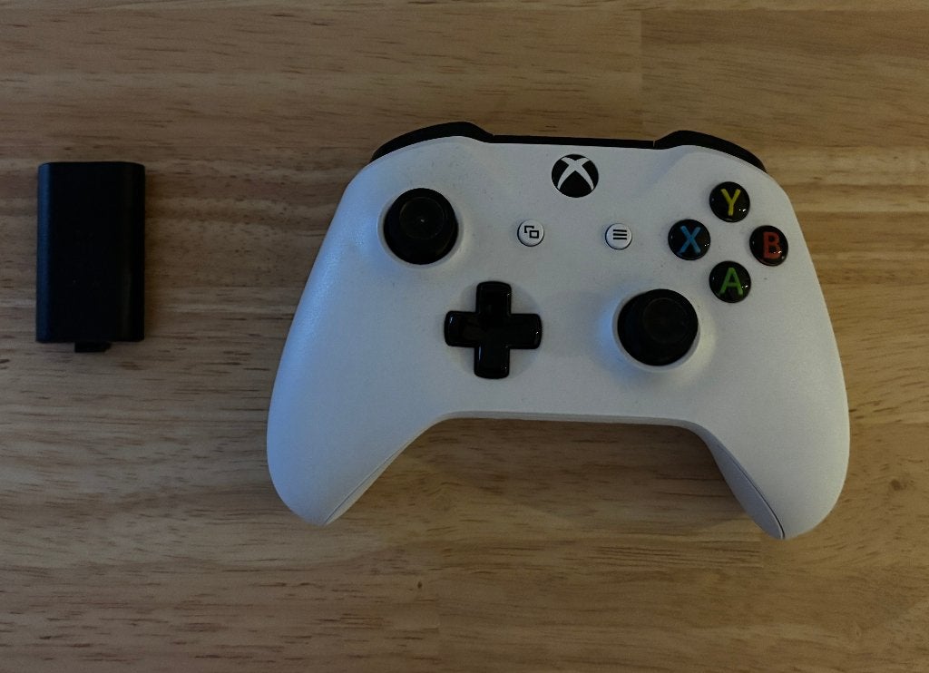Xbox One draadloze controller + battery pack, model 1708, Consoles de jeu & Jeux vidéo, Consoles de jeu | Xbox | Accessoires, Xbox One