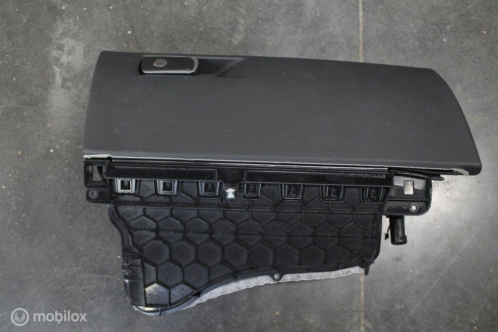 Boîte à gants BMW 4 serie F32 F33 F36 F82 F83 2014-...., Auto-onderdelen, Dashboard en Schakelaars, Gebruikt, Ophalen of Verzenden