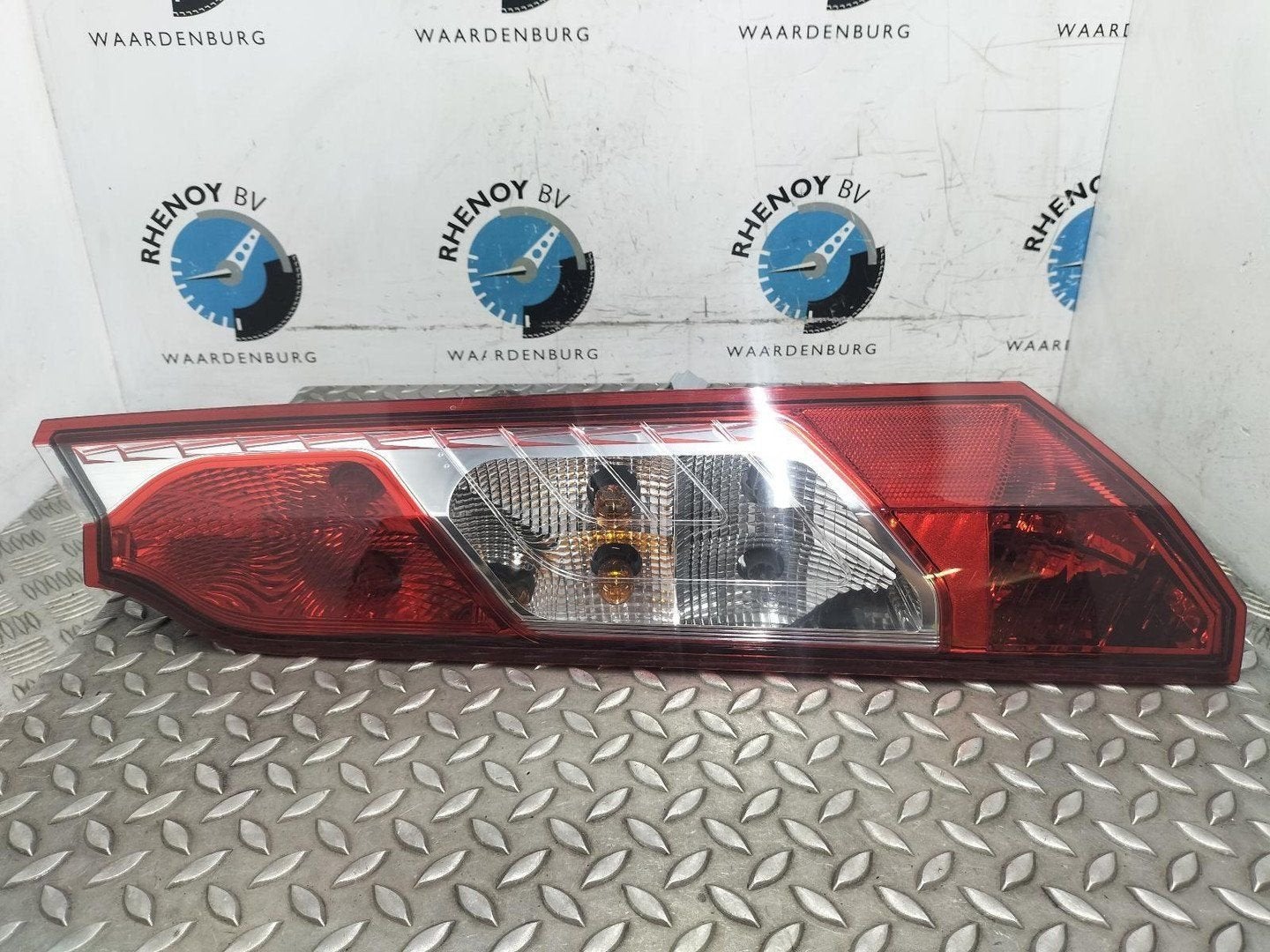 FORD TRANSIT CONNECT LWB Trend ACHTERLICHT R DT1113404AD 202, Enlèvement ou Envoi, Utilisé, ARN reconnu