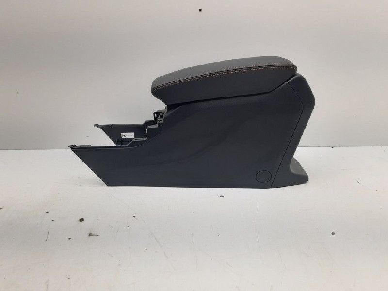 ACCOUDOIR CENTRAL Subaru XV (GT / GX) (01-2017/-), Utilisé, Subaru
