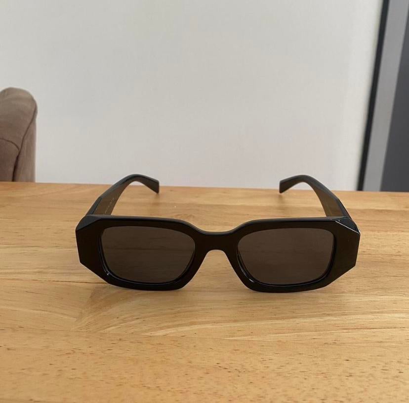 Lunettes de soleil Prada Symbole | Noir, Prada, Comme neuf, Enlèvement, Lunettes de soleil