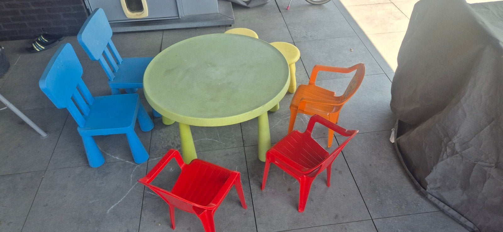 kindertafel met stoelen, Ophalen, Gebruikt