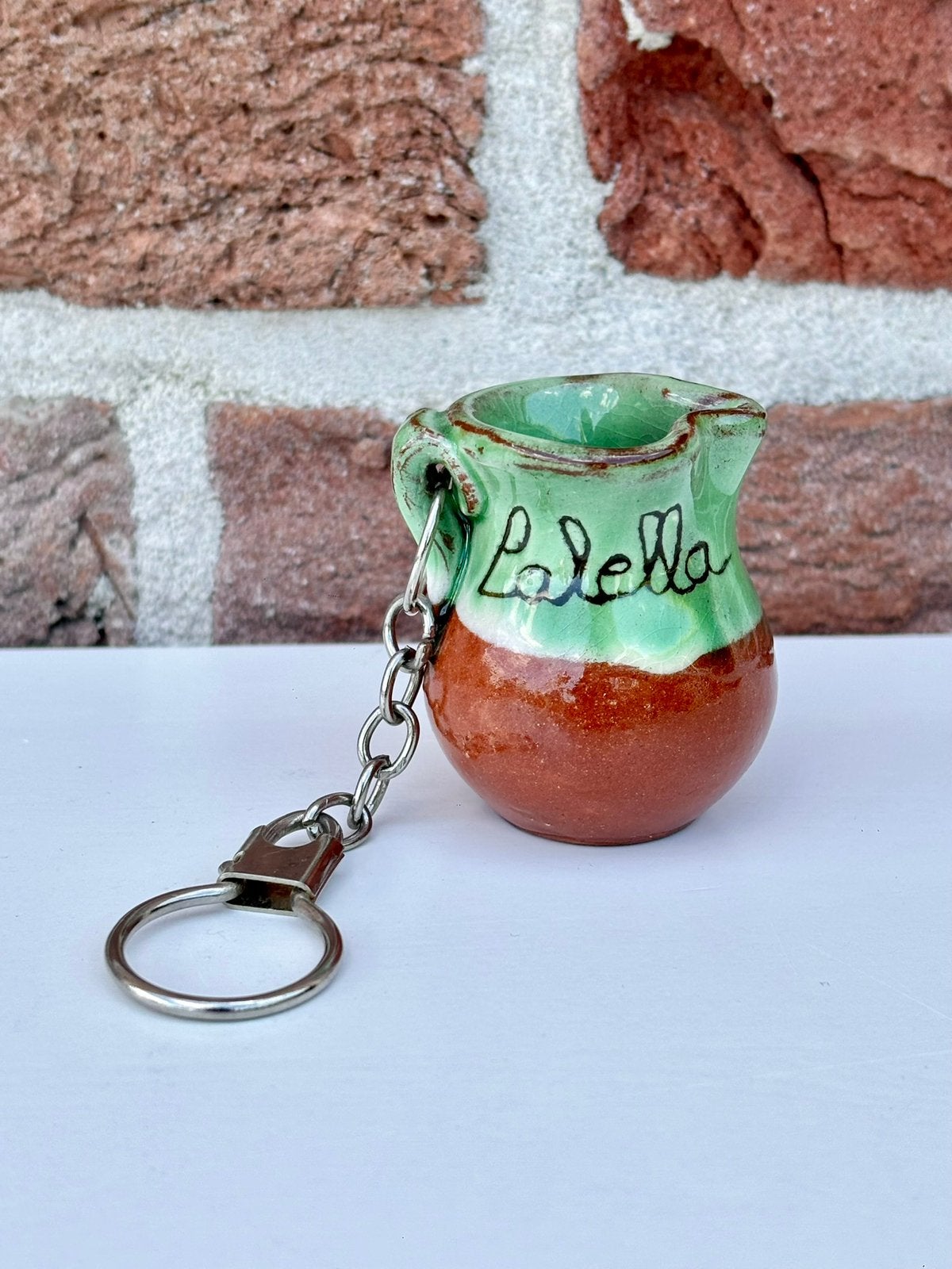 Vintage aardewerk kruik sleutelhanger, Verzamelen, Ophalen of Verzenden, Zo goed als nieuw, Stad of Land