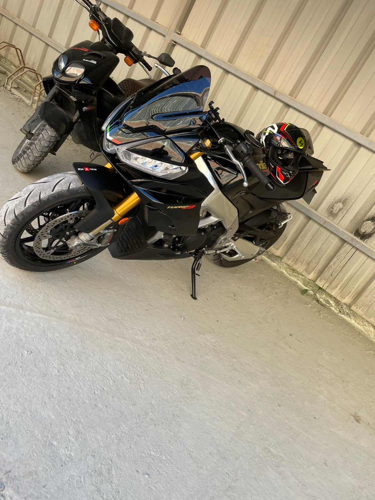Aprilia Tuono 1100 Fabriek 8200 km, Particulier, Naked bike