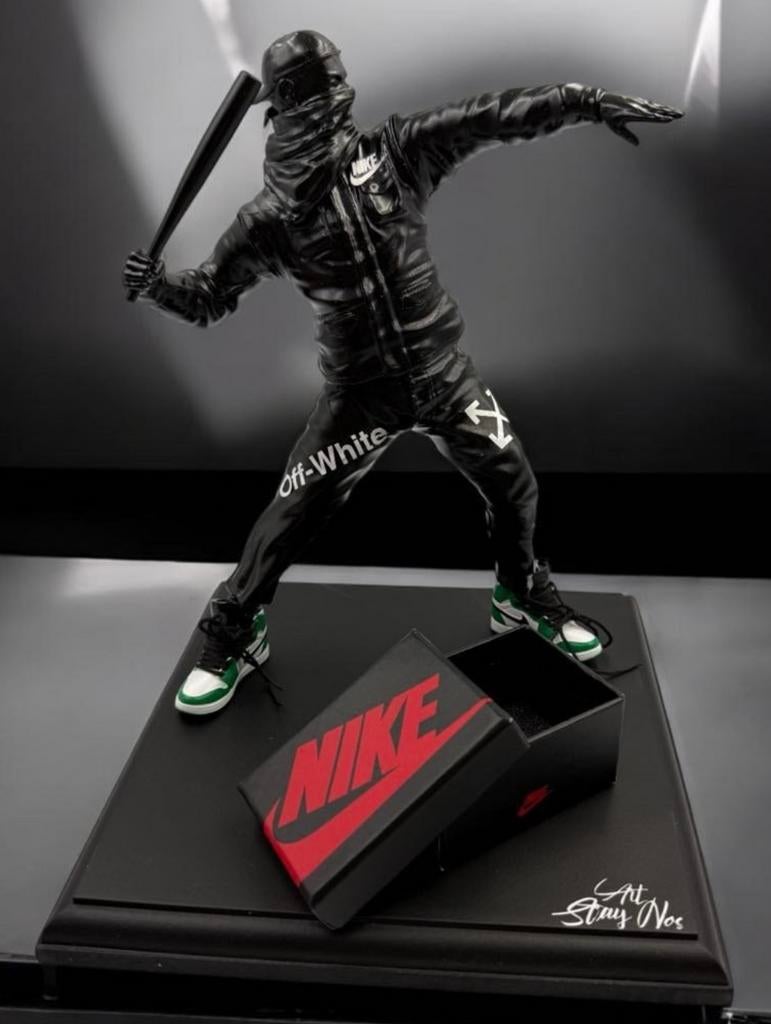 Art Stray-Nos – Jordan x Banksy sculptuur – 1/10 gesigneerd, Ophalen of Verzenden, 20 - 50 cm, Zwart