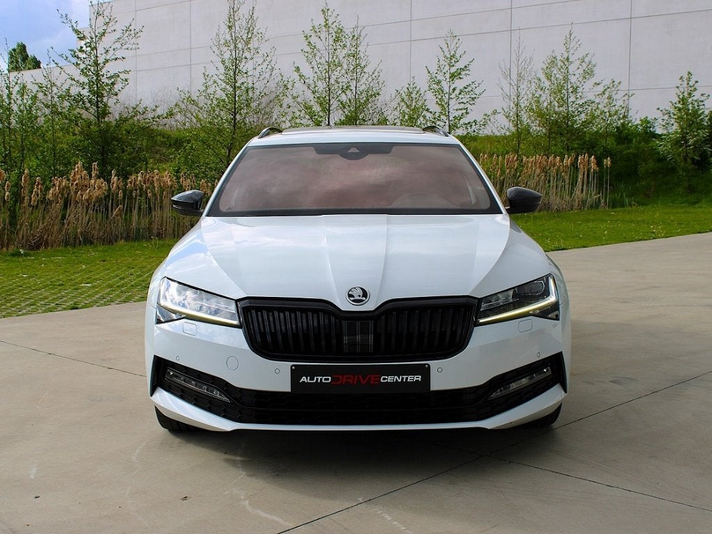 Skoda Superb 1.5TSI DSG Sportline *Pano opendak *Alcantara, 1498 cc, 4 cilinders, Alcantara, Wit