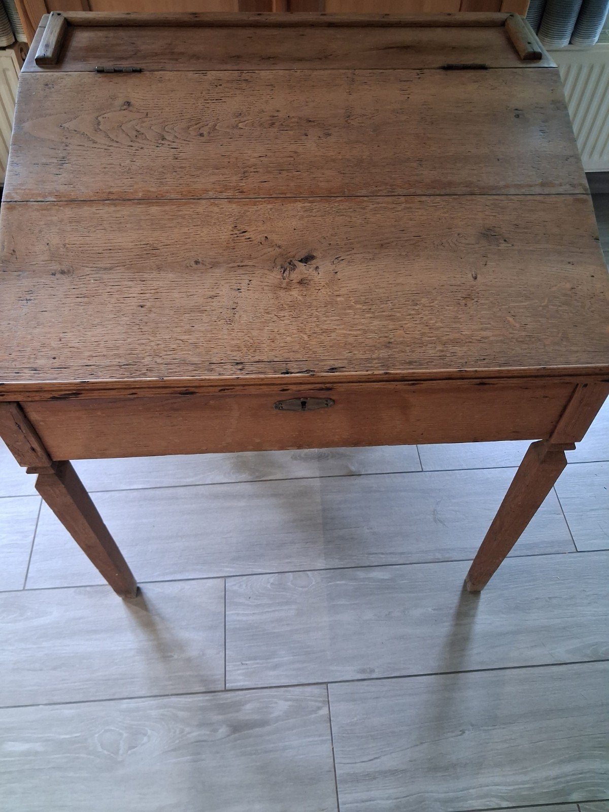 Eikenhouten bureau, Ophalen