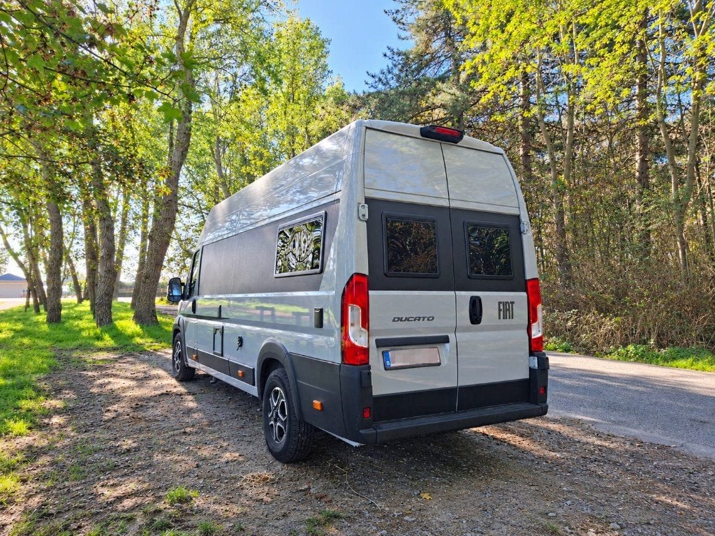 Campervan MegaMobil Lounge 640 automaat, Caravans en Kamperen, Automaat, Buscamper of Camperbus, Ringverwarming, Raamblindering