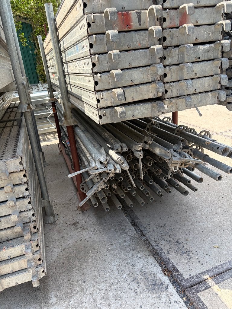 multidirectionele gevelstelling of dakwerkstelling 100m2, Doe-het-zelf en Bouw, Steigers, Ophalen, Zo goed als nieuw, Gevelsteiger