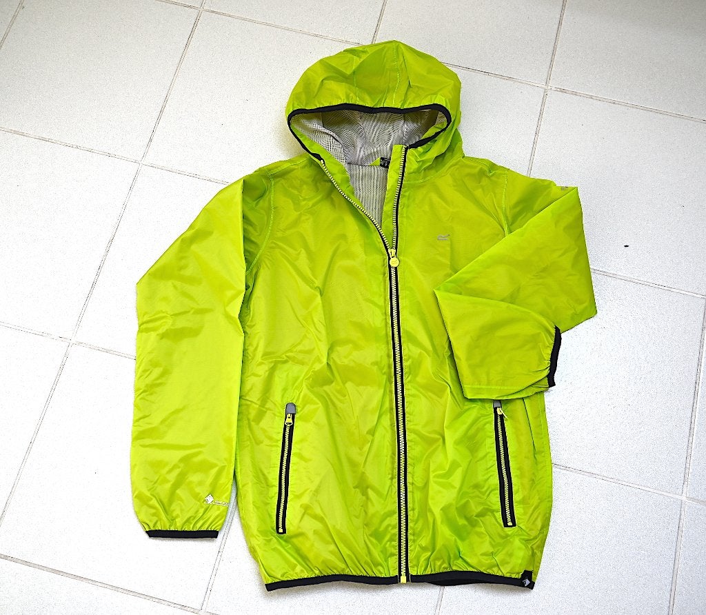 Veste de pluie pliable REGATTA mt 13y - NEUVE, Enfants & Bébés, Neuf, Garçon ou Fille, Regatta, Manteau