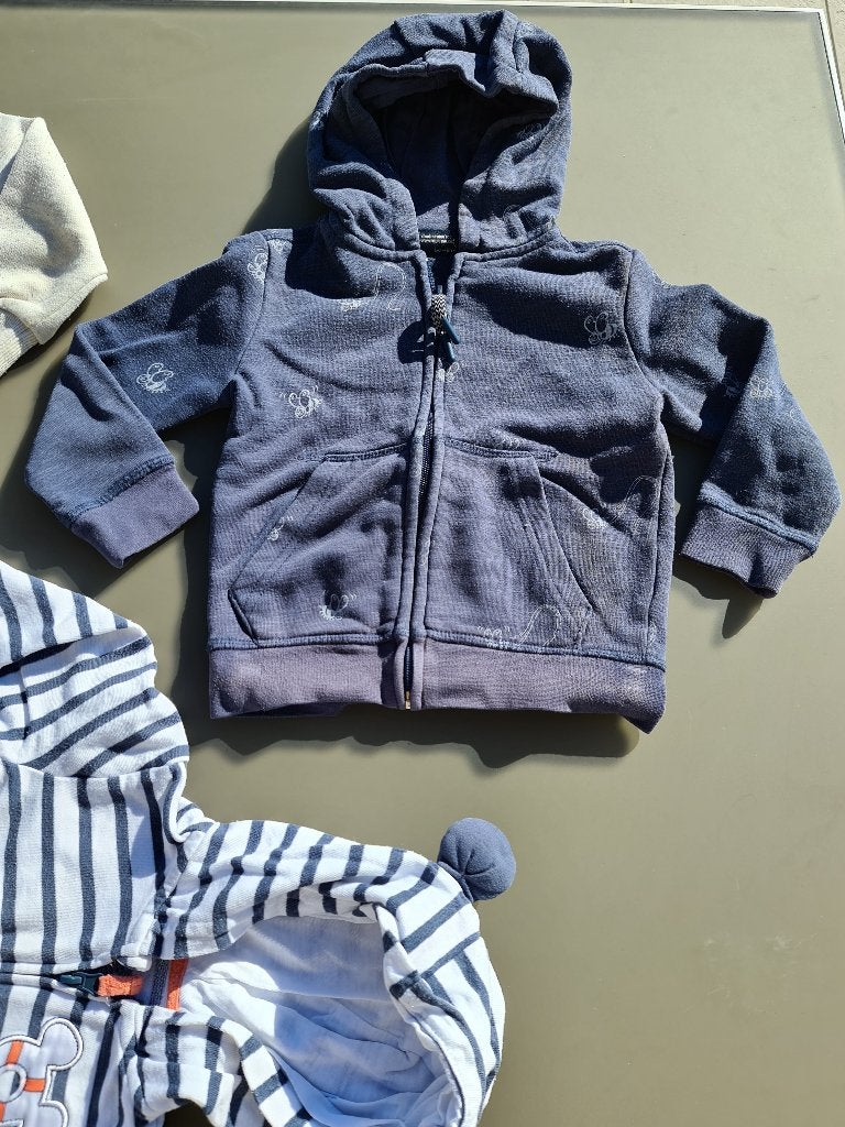 donker blauwe hoody, trui, pull met rits, Plop JBC 98, Enfants & Bébés, Vêtements de bébé | Packs de vêtements pour bébés, Enlèvement
