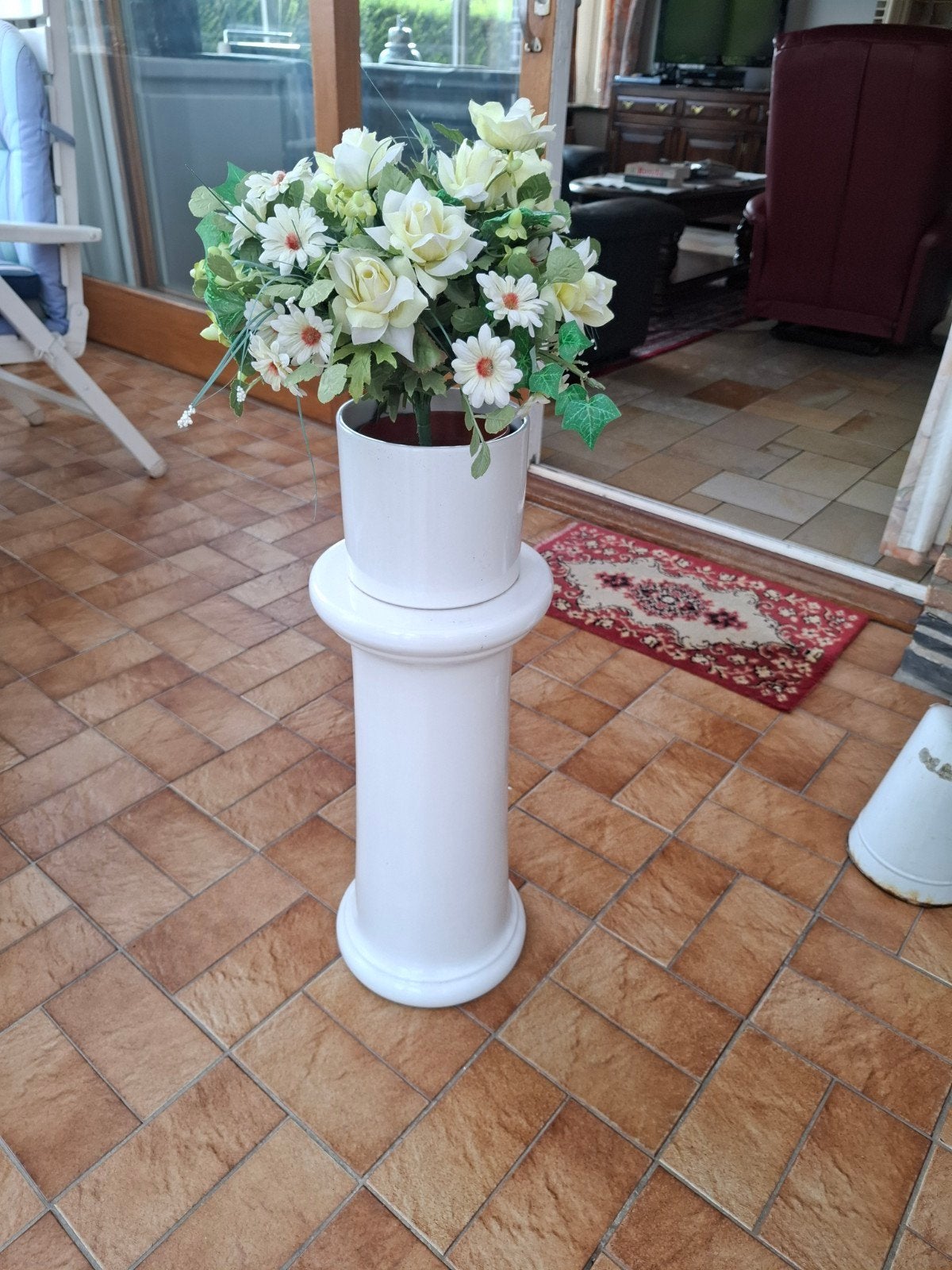 bloempot op staander zonder de bloemen, Ophalen