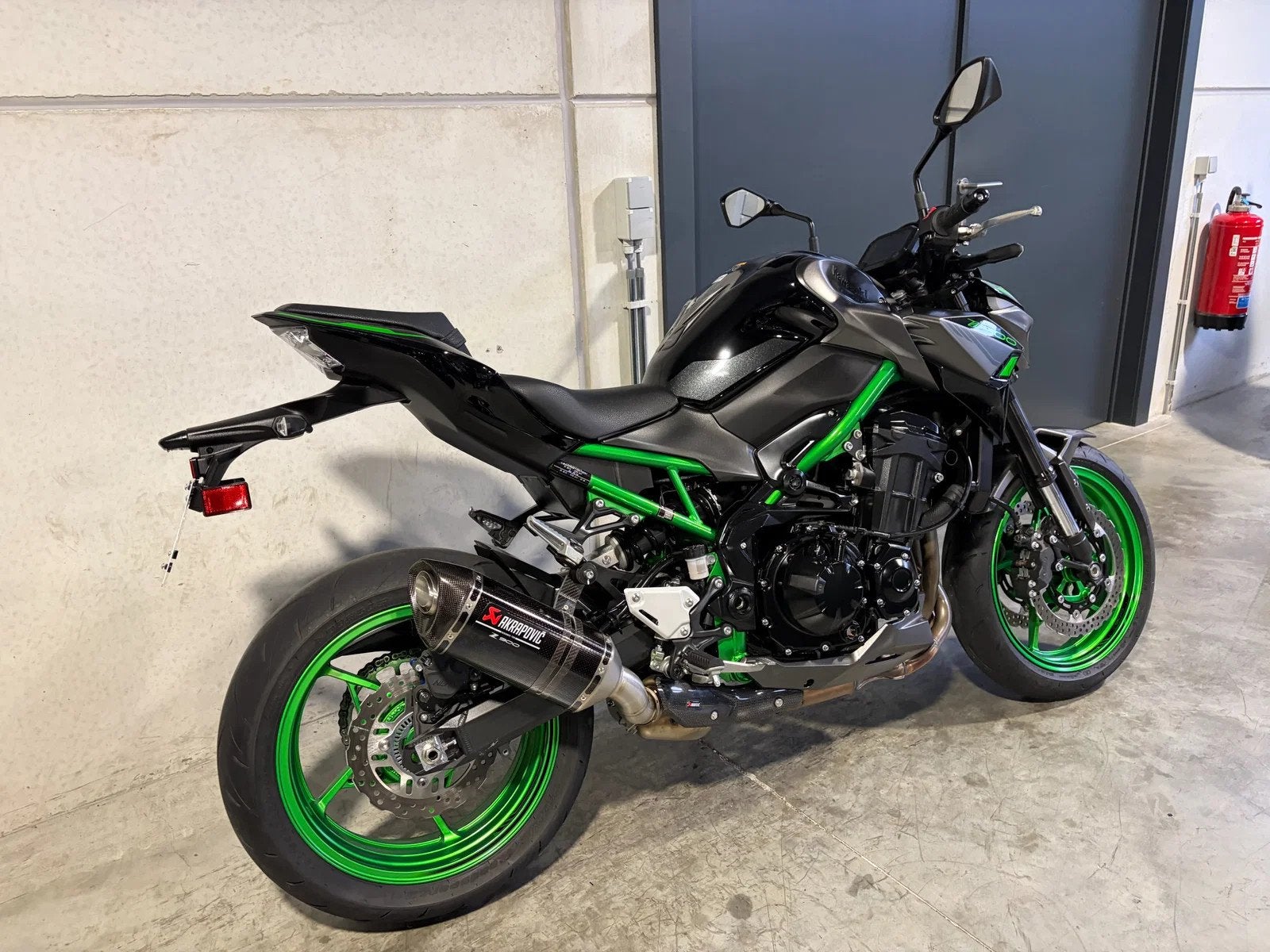 Kawasaki Z900 met Akrapovic uitlaat in nieuwstaat, Entreprise, Occasion, 900 cm³, Autre