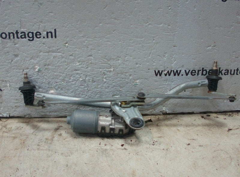 RUITENWISSER MECH + MOTOR BMW 3 serie Touring (E46 / 3), Robert Bosch AG, Gebruikt, BMW, Robert-Bosch-Allee 1
74232  Abstatt, DE