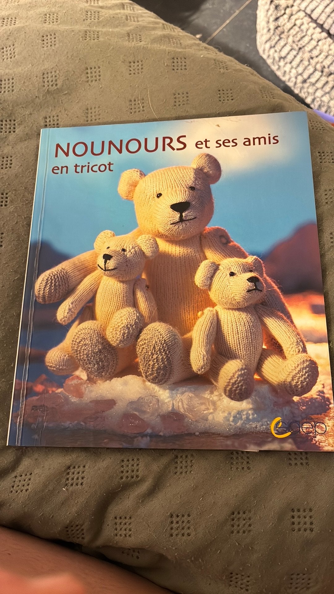Nounours et ses amis en tricot, Enlèvement ou Envoi, Comme neuf, Tricot