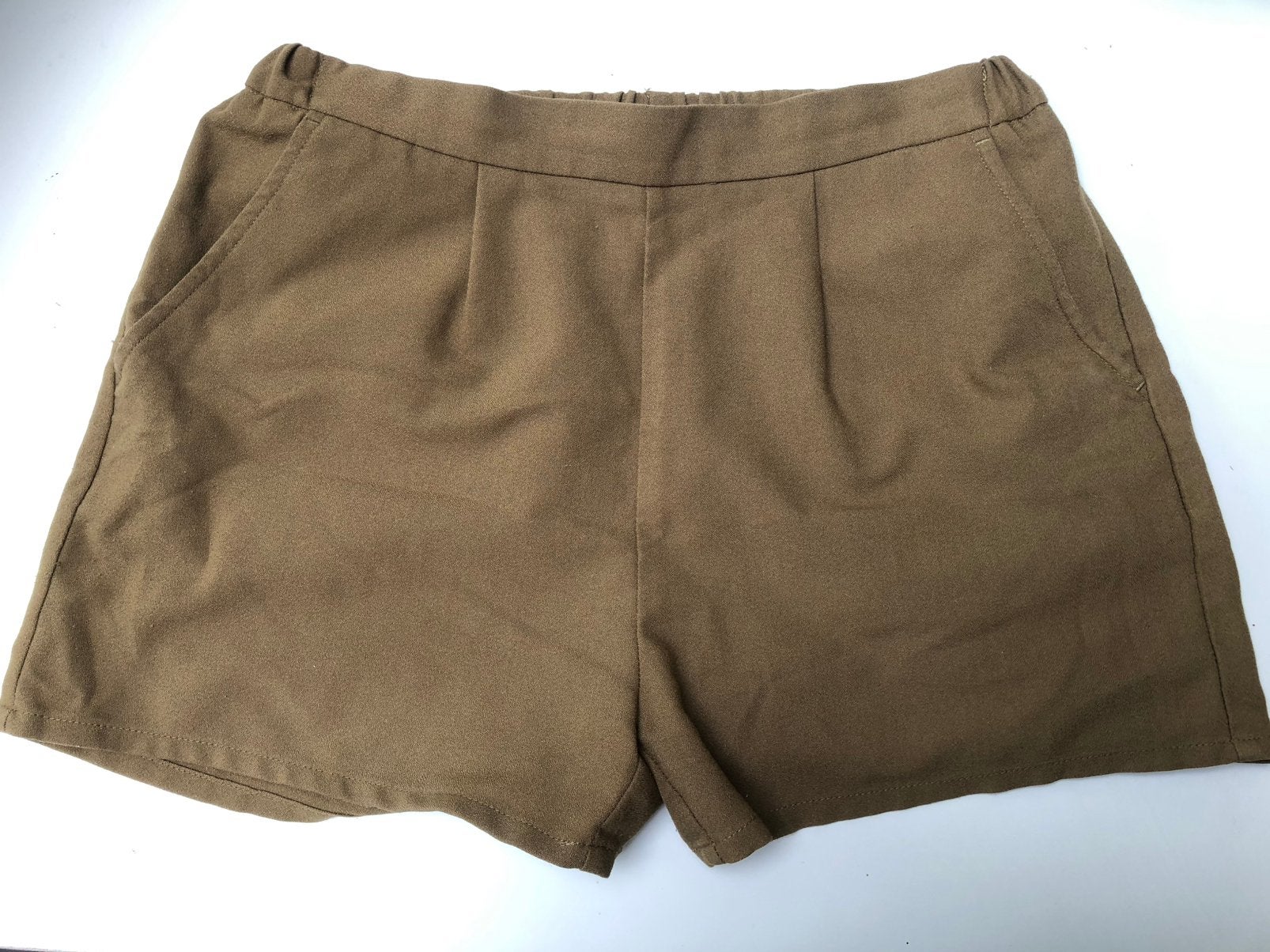 Short kaki groen maat S, Kleding | Dames, Broeken en Pantalons, Ophalen, Kort, Maat 36 (S), Gedragen