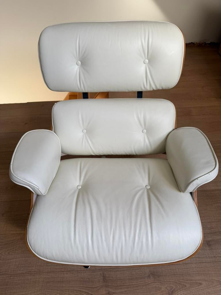 Eames style lounge chair + ottoman wit leder, Huis en Inrichting, Ophalen of Verzenden, Zo goed als nieuw