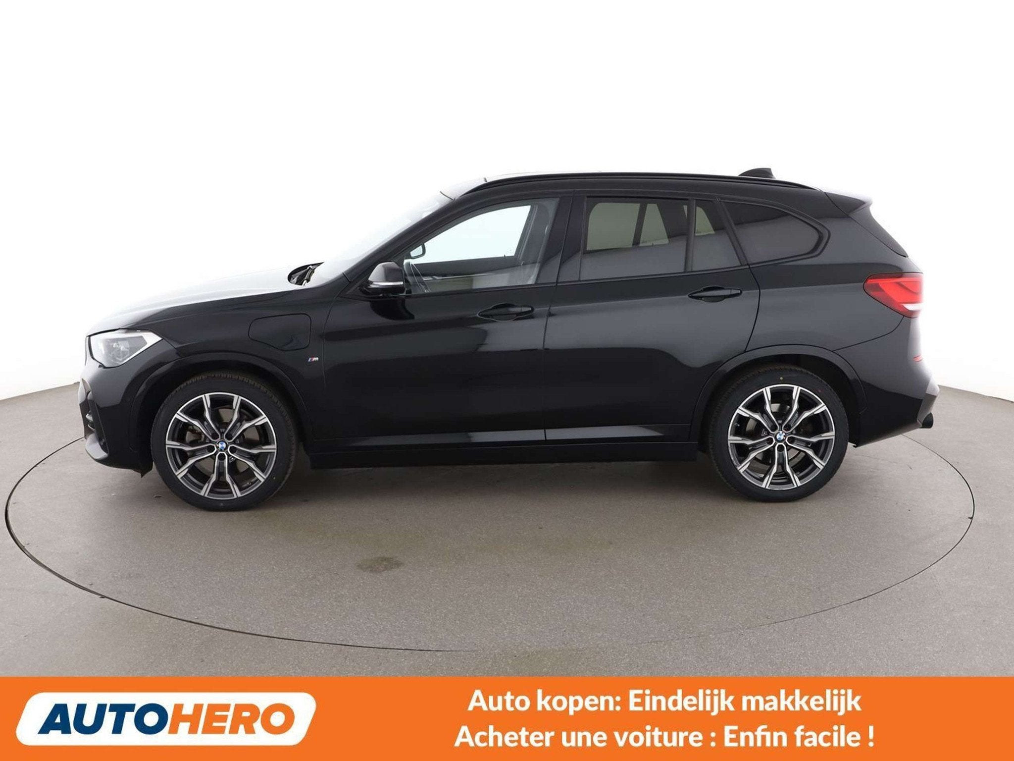 BMW X1 xDrive 25e M Sport (bj 2020, automaat), 1820 kg, Zwart, Leder, 5 zetels