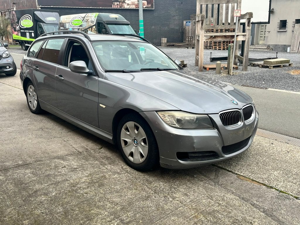 BMW 318d Stationwagen, Auto's, Euro 5, Bedrijf, https://public.car-pass.be/vhr/d45e31f2-4559-4a09-9950-d631274cee68, Te koop